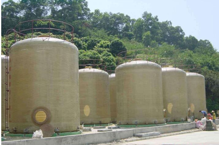 50立方玻璃鋼儲罐施工現場